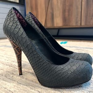 Fendi Black Python Embossed Leather Zucca Print Heel Pumps Gently Used Sz. 39 EU